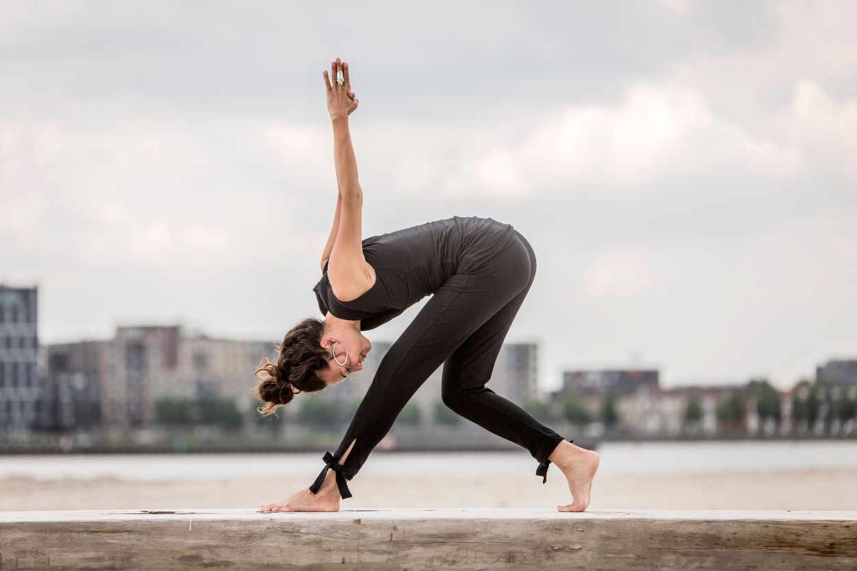 Teal Yoga Capri Leggings — Ocean Vayu Yoga